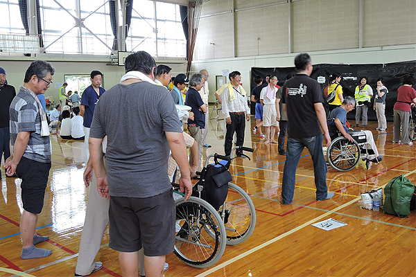 介護が必要な方の対応を学ぶ